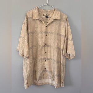 Tommy Bahama XL Tan Button Up Short Sleeve 
Beautiful tan print.